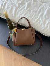 حقيبة يد نسائية كبيرة الحجم لون جملي بها حزام قابل للتعديل - KSA